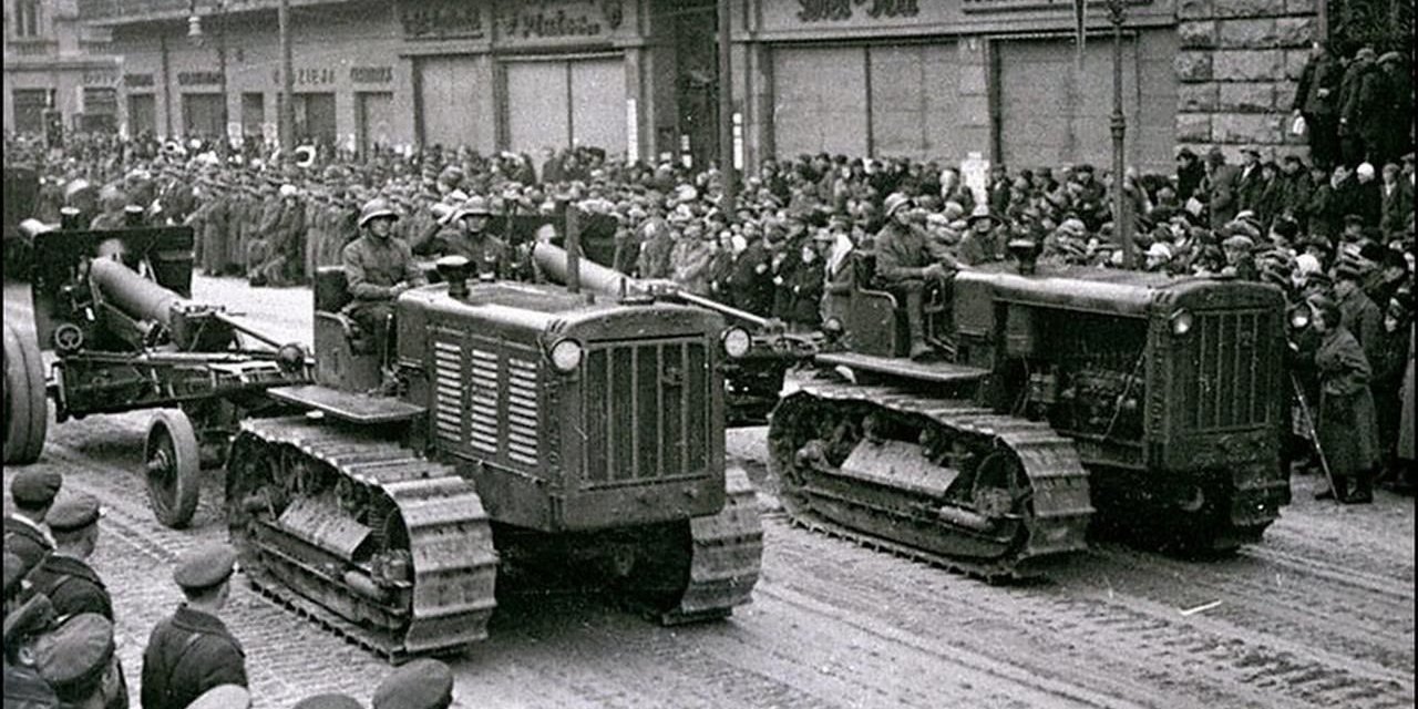 Парад радянських збройних сил у&nbsp;Львові, орієнтовно кінець жовтня 1939 року (Фото: DR)