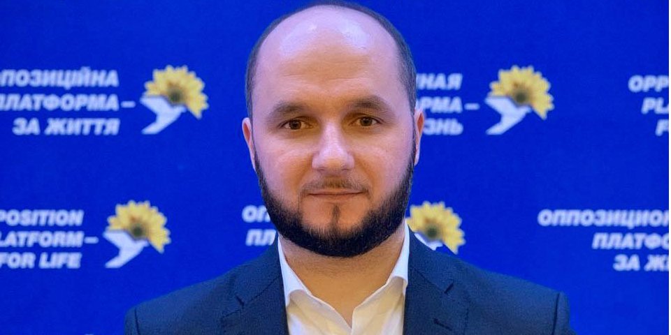 Депутат від ОПЗЖ запропонував Зеленському домовлятися з&nbsp;РФ на&nbsp;колінах. (Фото: Facebook/Богдан Гіганов)