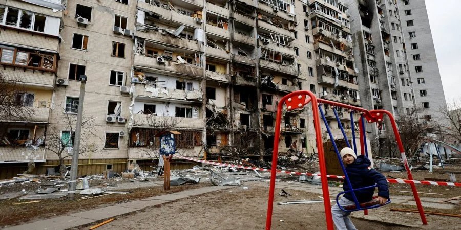 Наслідки повномасштабного вторгнення&nbsp;РФ до&nbsp;України: у&nbsp;будинок на&nbsp;Позняках потрапила одна з&nbsp;ракет, випущена Росією (Фото: Umit Bektas/Reuters)
