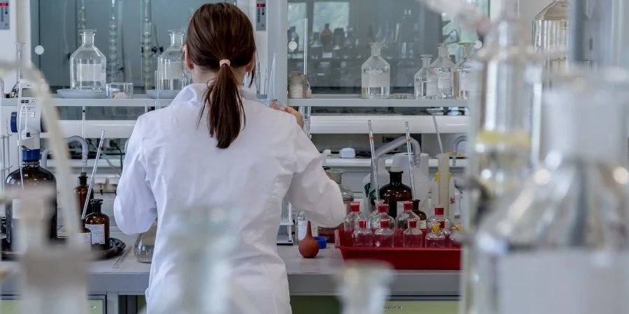Russia is actively spreading fake news about the development of biological weapons in Ukraine. (Photo: Michal Jarmoluk / Pixabay)
