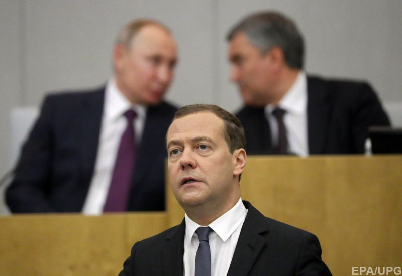 Dmitrii Medvedev (front), Vladimir Putin(Left) and Viacheslav Volodin (Right). (Photo: Courtesy)