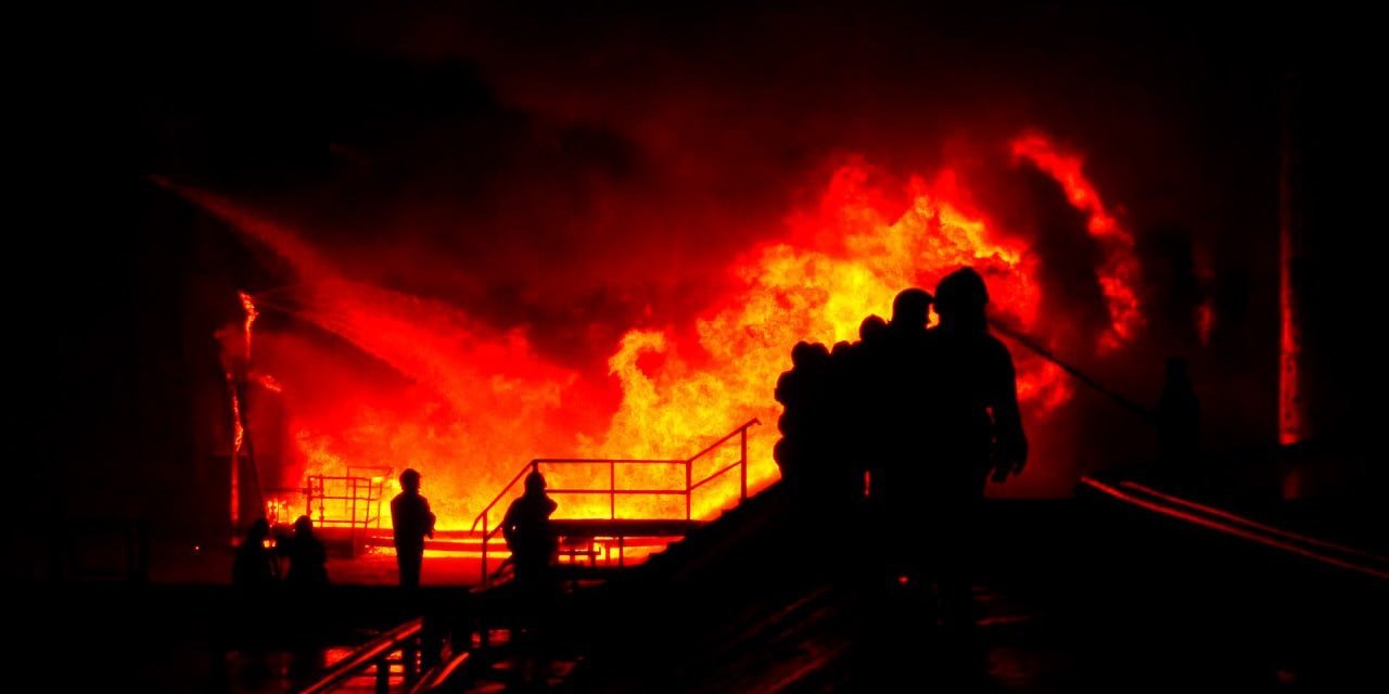 On March 27, at 05:02, the fire was brought under control, and suppressed at 06:49 (Photo: State Emergency Service of Ukraine)