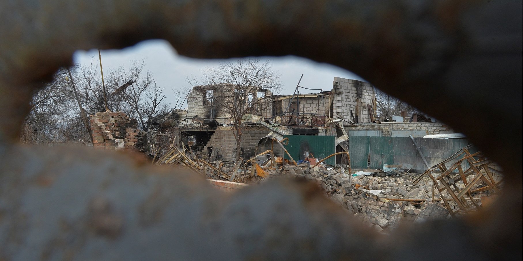 Destroyed buildings in Hostomel, Kyiv Oblast. (Photo: REUTERS/Serhii Nuzhnenko)