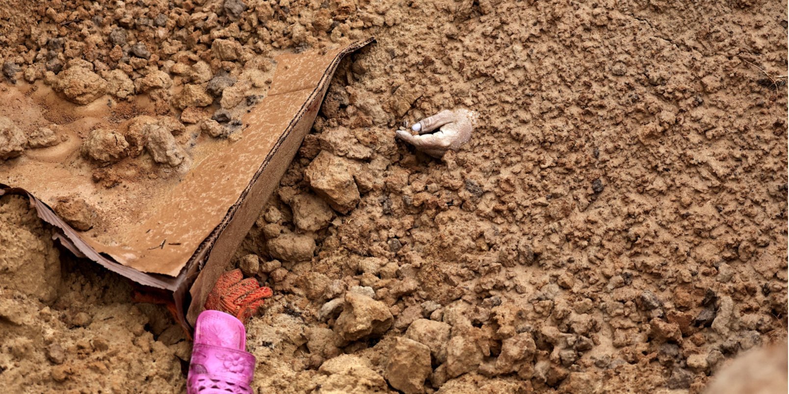 The bodies of civilians, the victims of atrocities committed by 
the Russian military, were buried in mass graves in Bucha (Photo: REUTERS/Zohra Bensemra)