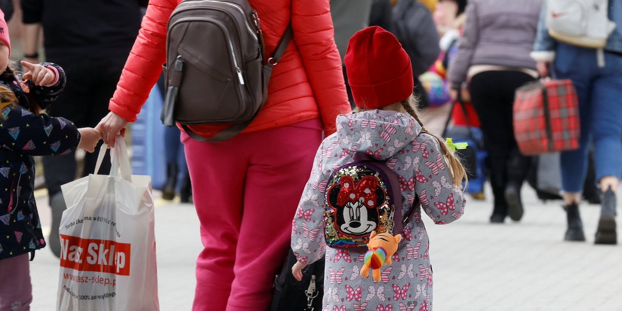 1/5 of Earth’s population might be thrown into poverty (Photo: REUTERS/Leonhard Foeger)