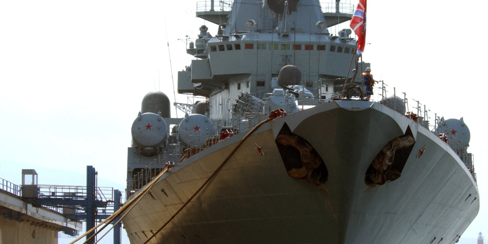 Cruiser Moscow in Naples, Italy, in 2005 (Photo: Alan Burns-NATO/Handout via REUTERS)
