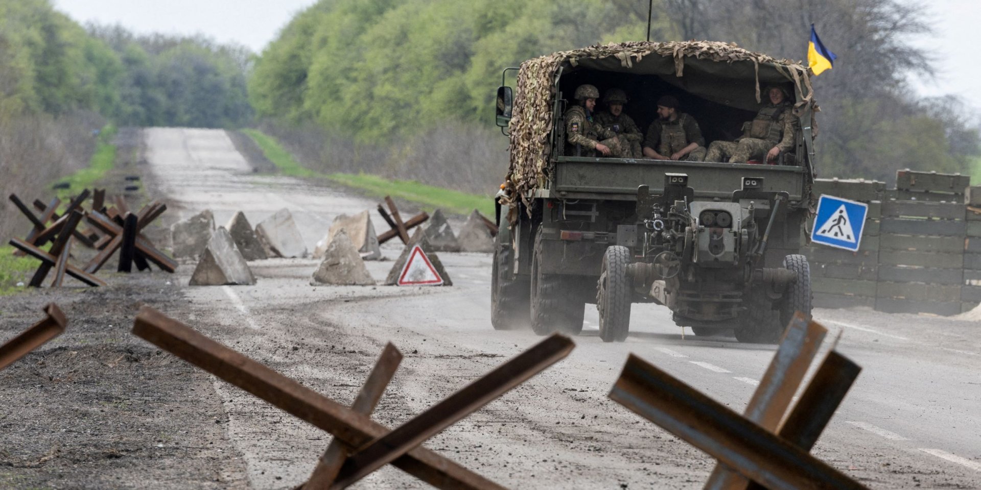 Ukrainian servicemen move to the frontline in Kharkiv Oblast. (Photo: REUTERS/Jorge Silva)