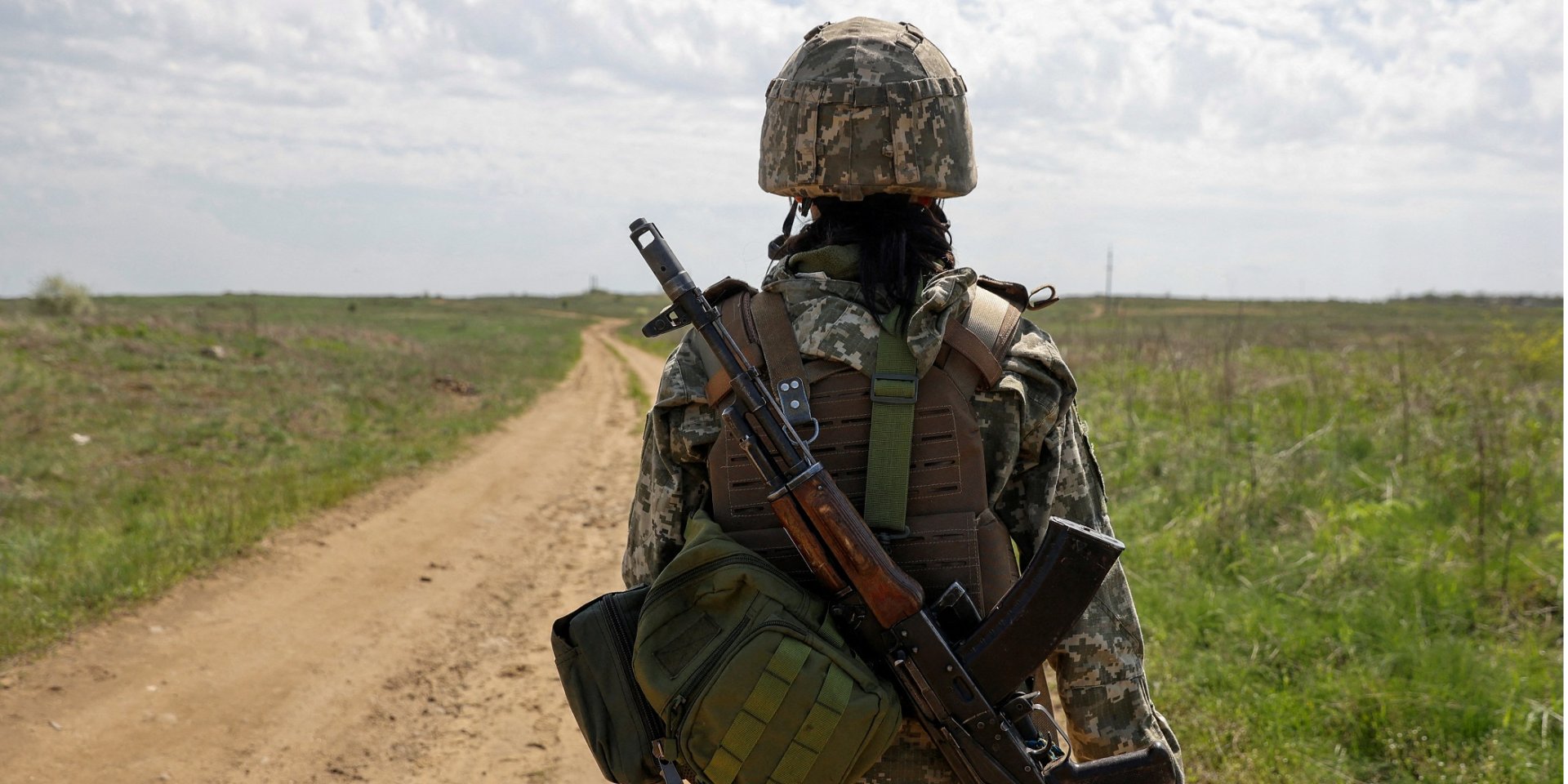 A Ukrainian servicewoman in Luhansk Oblast (Photo: REUTERS/Serhii Nuzhnenko)