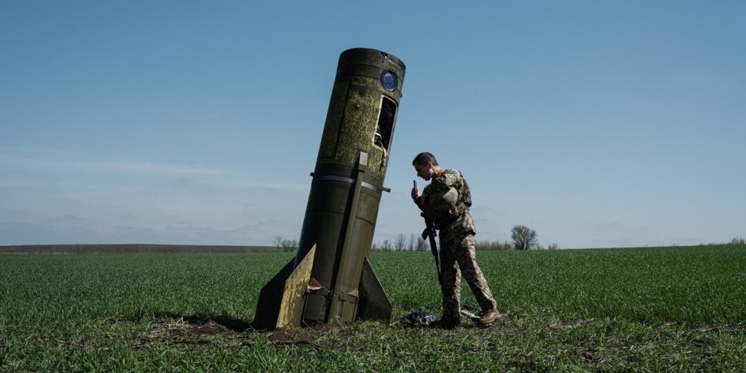 A Ukrainian soldier inspects the rests of a Russian rocket that landed in a Ukrainian grain field (Photo: voanews.com)