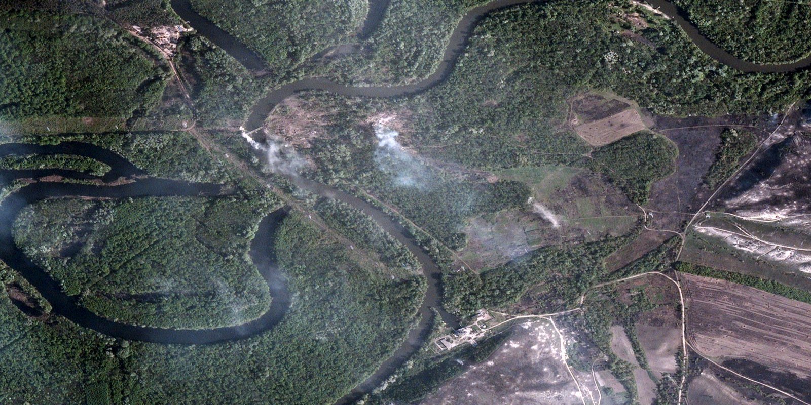 Ukrainian military destroyed two enemy pontoon bridges near Belogorovka in a day, CNN reports (Photo: BlackSky/CNN)