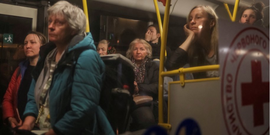 Ukrainian evacuees (Photo: REUTERS/Gleb Garanich)