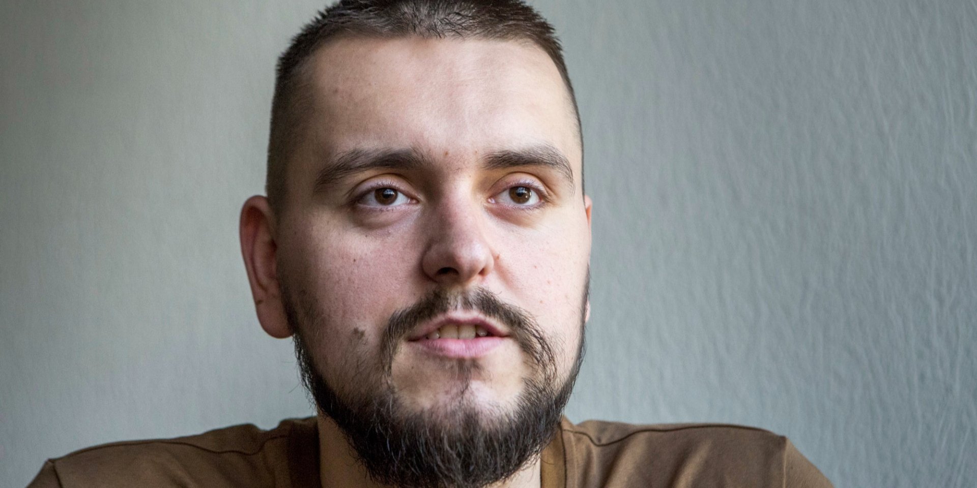 Пораненого бійця полку Азов «Мольфара» евакуювали з&nbsp;оточеного Маріуполя 21 березня (Фото: Наталя Кравчук / НВ)