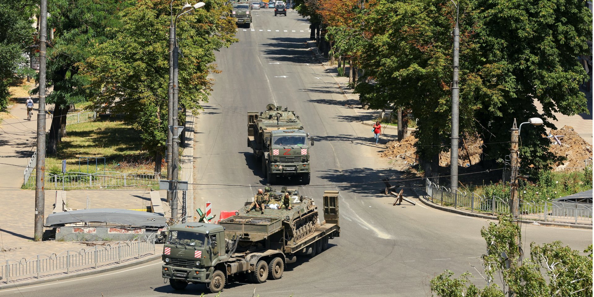 The invaders in Mariupol are preparing a demonstrative “trial” of the prisoners (Photo: REUTERS/Alexander Ermochenko)
