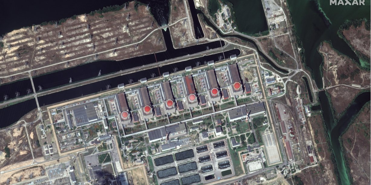 Satellite photos contradict Russian dictator Vladimir Putin's claims (Photo: Maxar Technologies/Twitter)