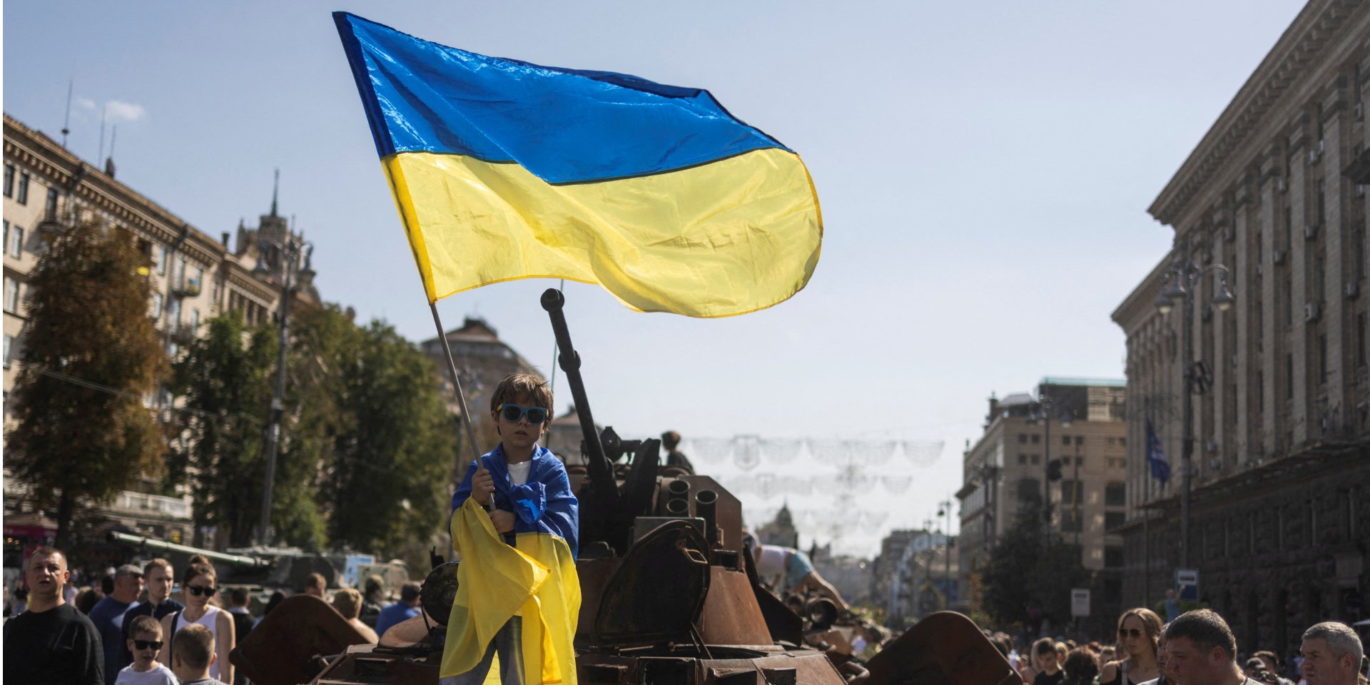 Ukrainian celebrate Independence Day amid war (Photo: REUTERS / Valentyn Ogirenko)
