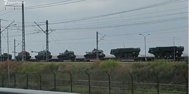 Russia transferring howitzers and tanks to Crimea (Photo: Krym Realii)