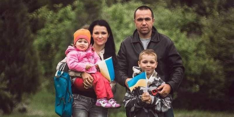 Ukrainian defender Serhii Sova with his family (Photo: Regional information headquarters of Dnipropetrovsk/Facebook)