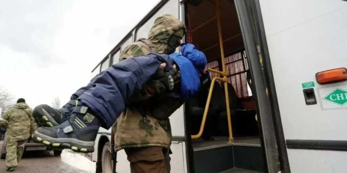 The mayor of Melitopol called on parents to protect their children and leave the occupation (Photo: Alexander Ermochenko/Reuters)