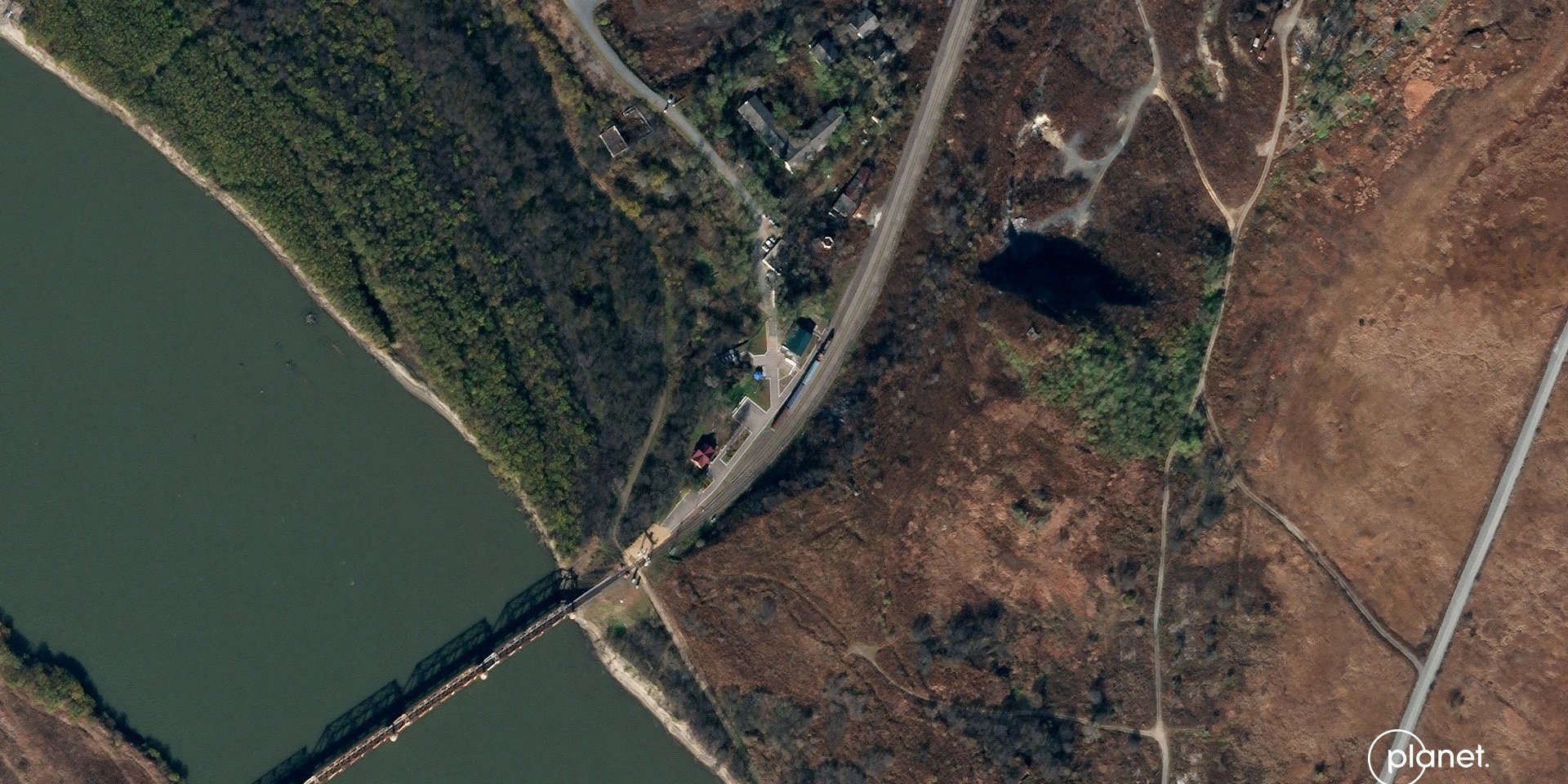 A North Korean train has been spotted crossing the Russian border, evidenced by satellite images (Photo: Planet Labs PBC/Handout via Reuters)