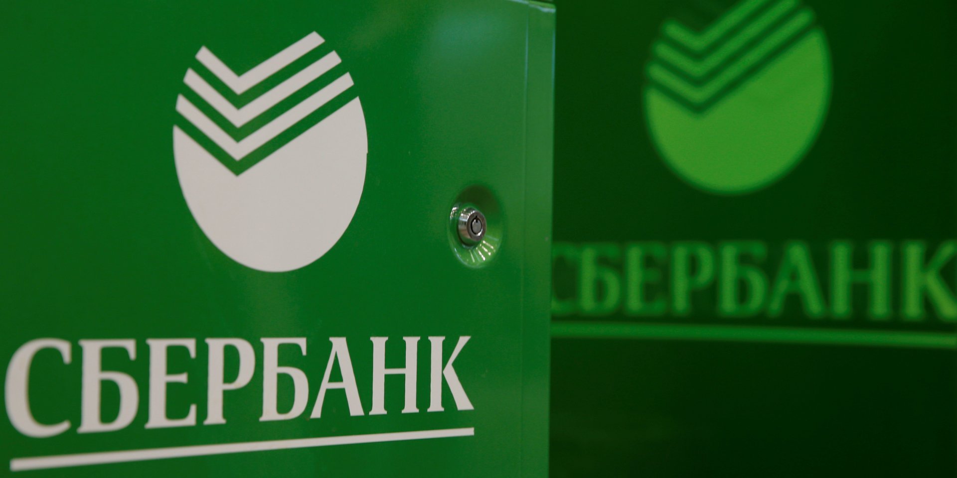 Russian Sberbank has installed ATMs in occupied Crimea (Photo: Maxim Shemetov / Reuters)