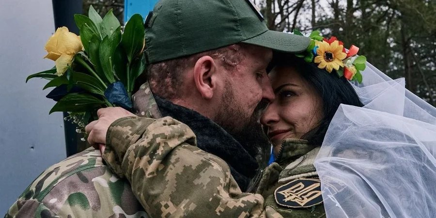 Front-line wedding. Photo of the Liberov couple (Photo: @libkos/Instagram)