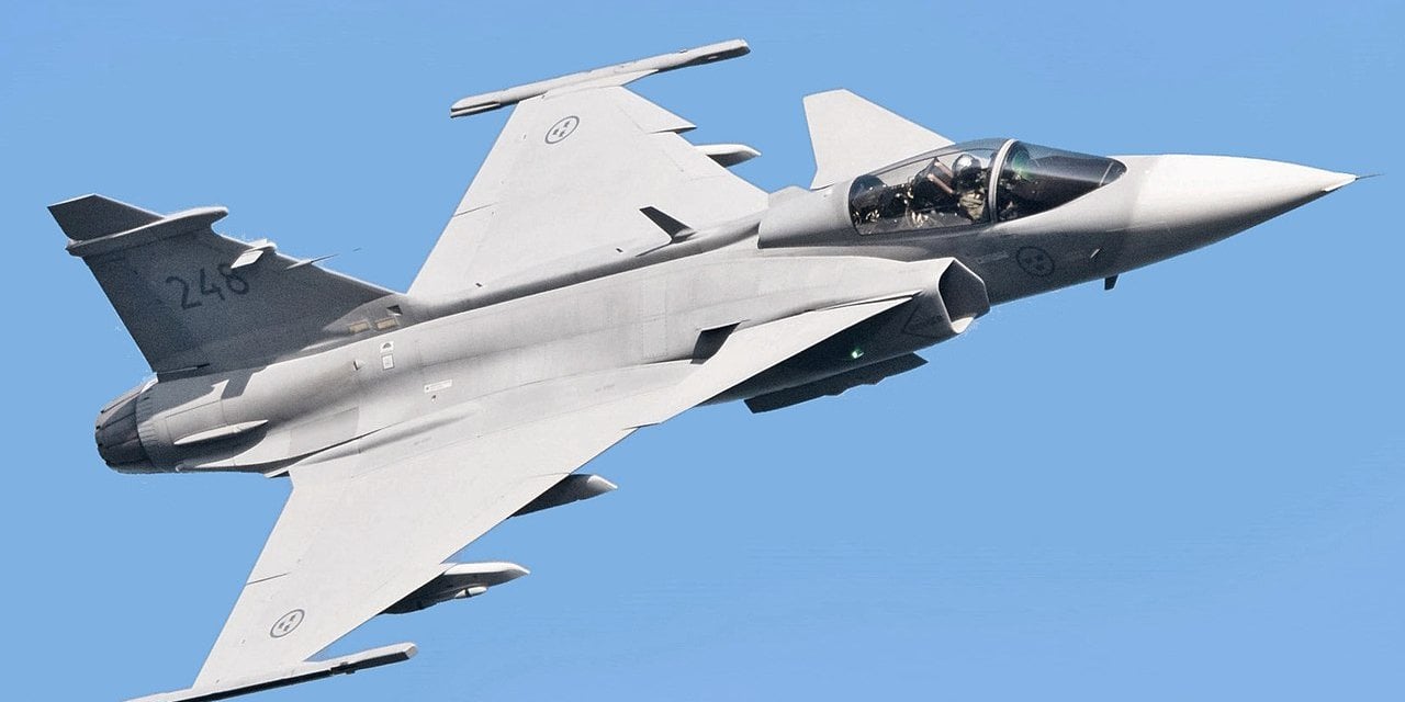 Jas 39 Gripen (Photo: Tuomo Salonen via Wikipedia)