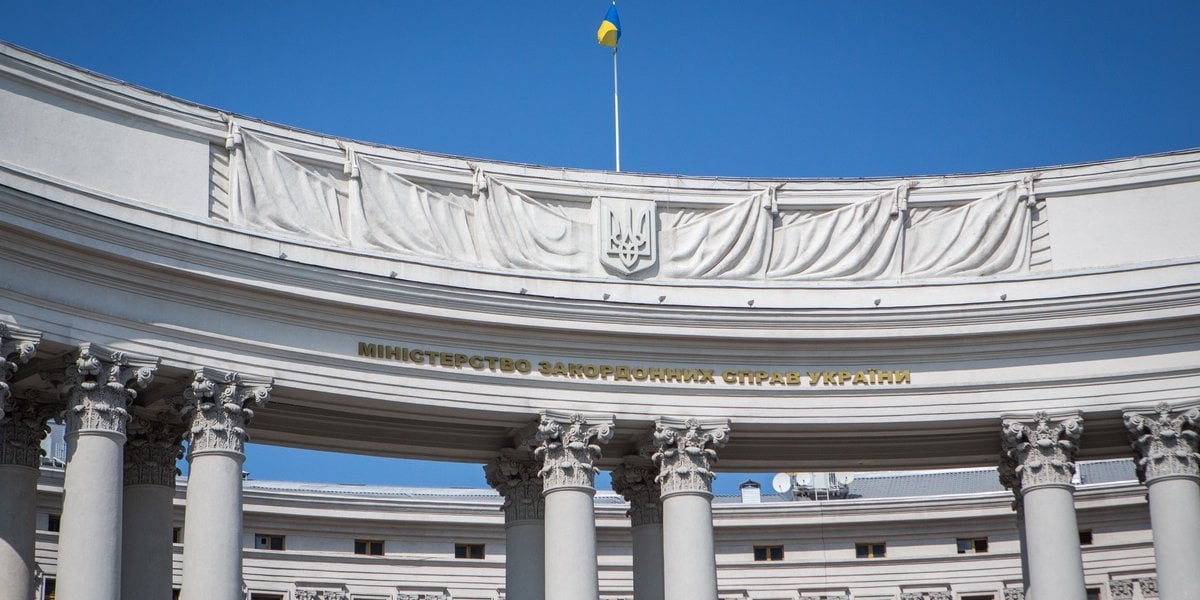 Diplomats take three Ukrainian prisoners out of Hungary (Photo: NV)
