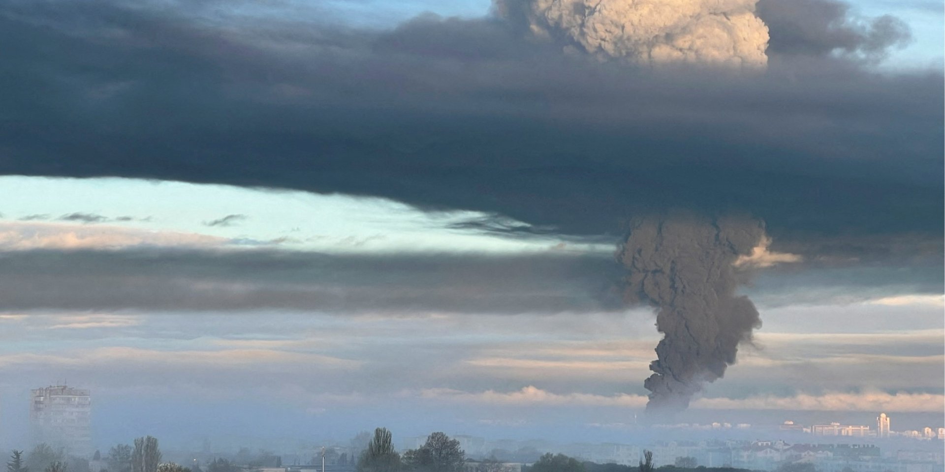 Fire at an oil depot in occupied Sevastopol after a drone attack, April 29, 2023 (Photo: REUTERS)