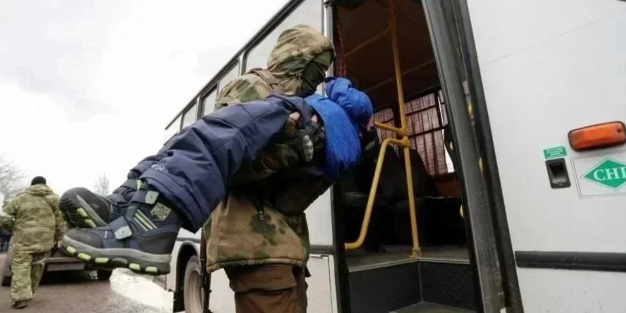 The occupiers do not return children to Ukraine, even if there are relatives in the free territory (Photo: Олександр Єрмоченко/Reuters)