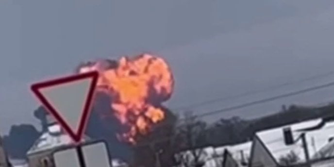The moment the IL-76 military plane crashed in the Belgorod region (Photo: Блэтгород/Telegram)