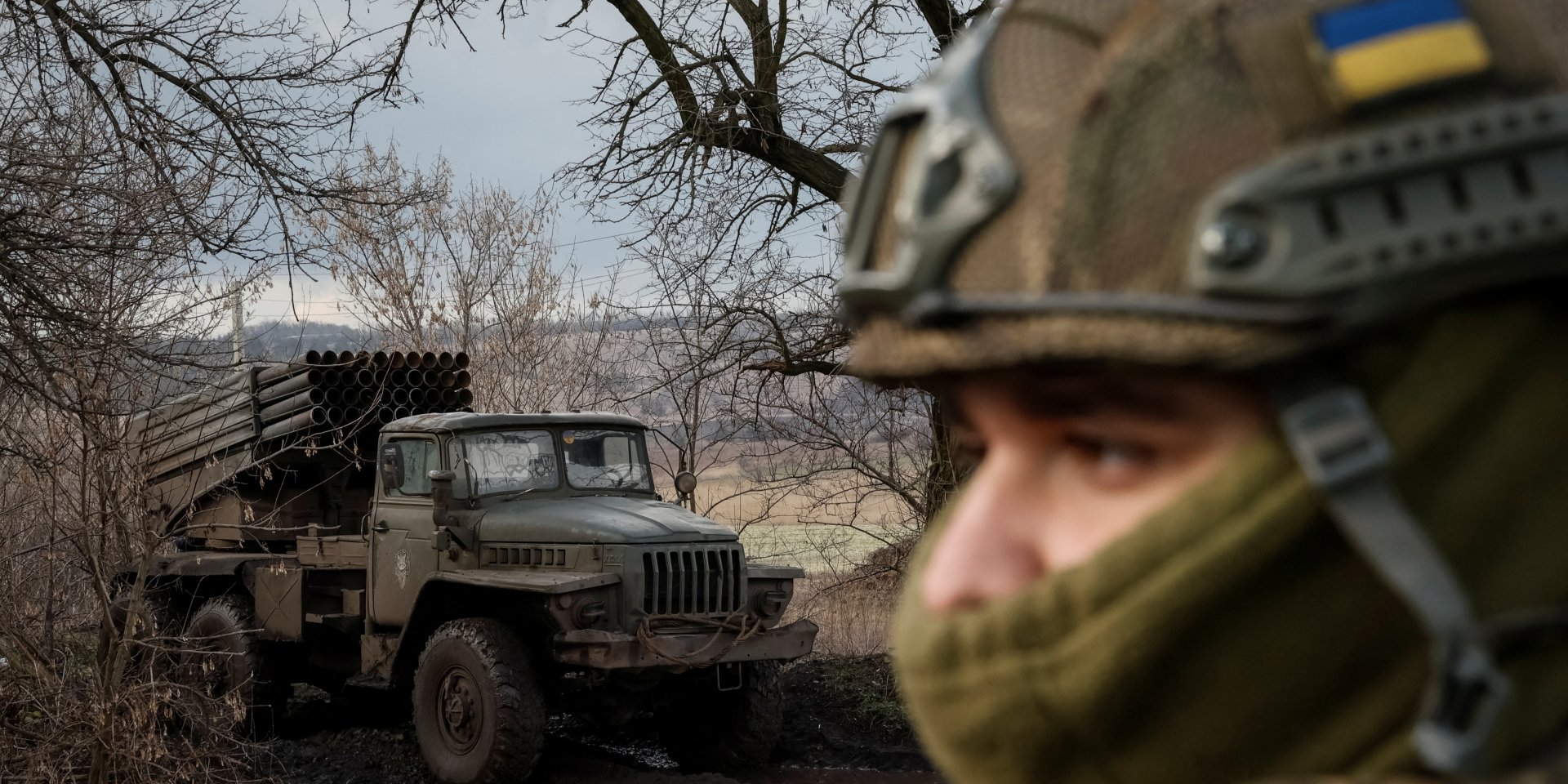 ЗСУ кратно поступаються окупантам у&nbsp;спроможностях артилерії (на&nbsp;фото український військовий біля системи Град у&nbsp;Донецькій області, 4 лютого 2024) (Фото: REUTERS/Alina Smutko)