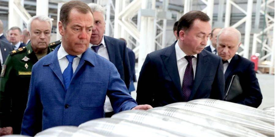 Медведєв визнав, що військові потенціали&nbsp;РФ та&nbsp;країн НАТО&nbsp;— непорівнянні (Фото: Катерина Штукіна/REUTERS)