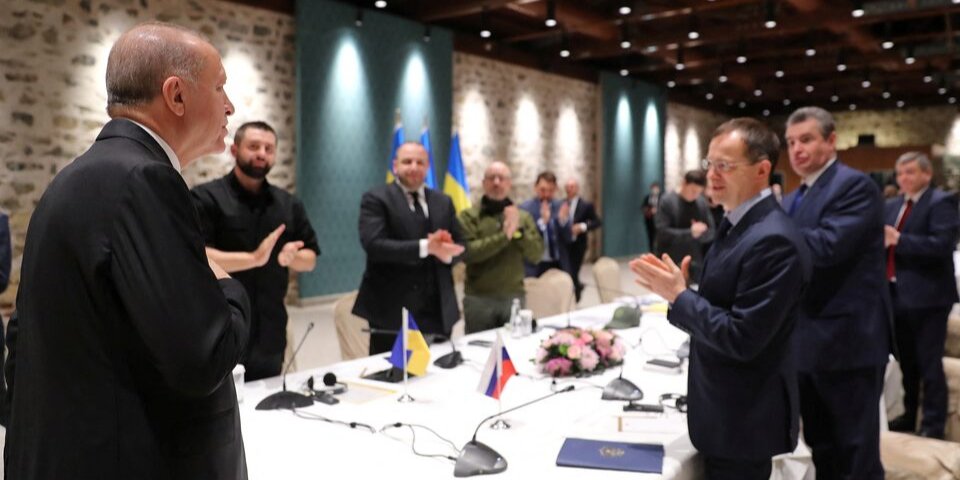 Президент Туреччини Реджеп Ердоган відкриває переговори делегацій України та&nbsp;Росії у&nbsp;Стамбулі, 29 березня 2022 року (Фото: Murat Cetinmuhurdar/Presidential Press Office/Handout via REUTERS)