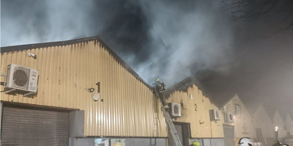 Пожар на&nbsp;предприятии в&nbsp;Лондоне 20&nbsp;марта (Фото: London Fire Brigade/X)