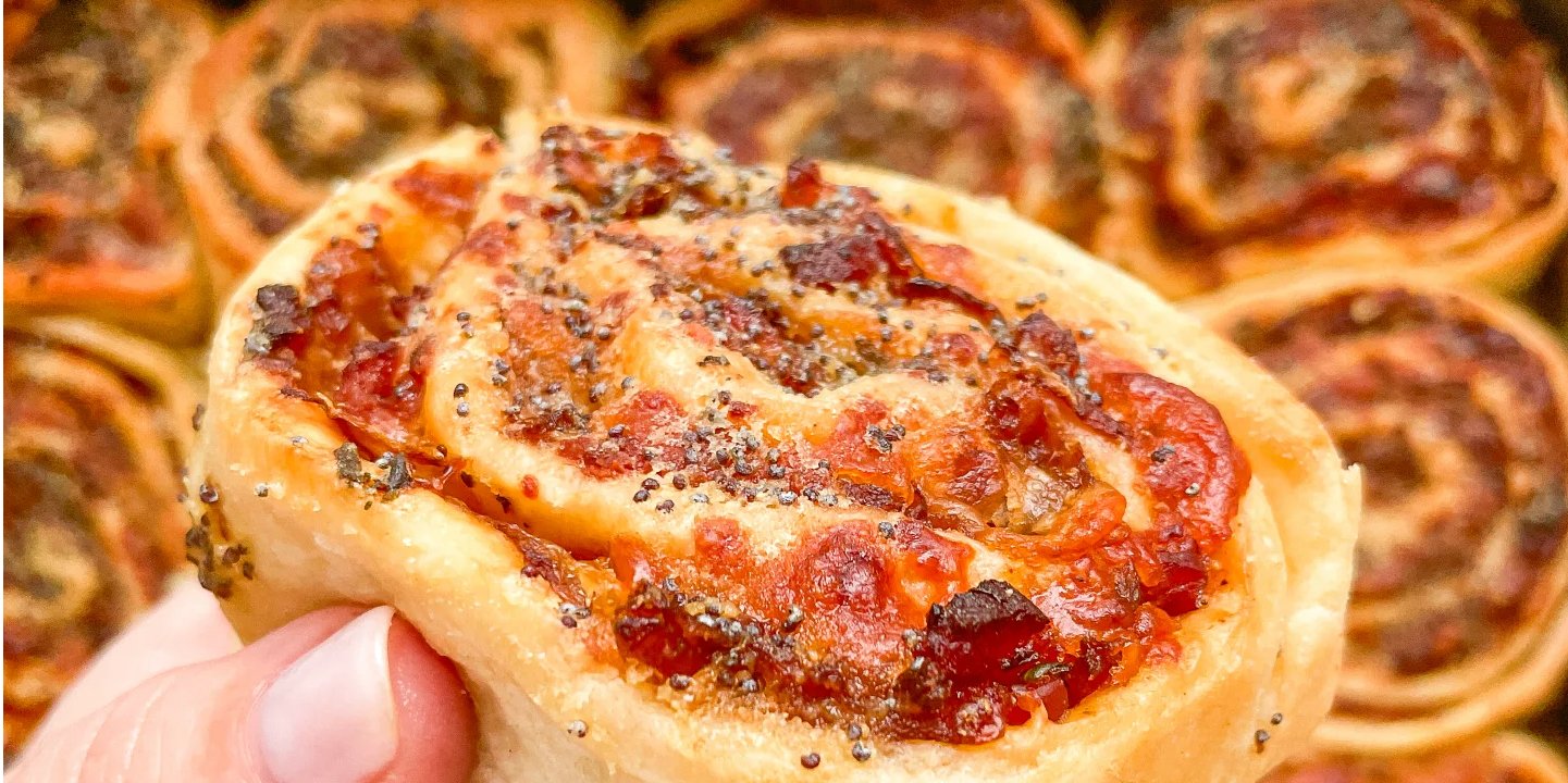 Булочки с&nbsp;беконом и&nbsp;луком (Фото: Сайт thezett.com)