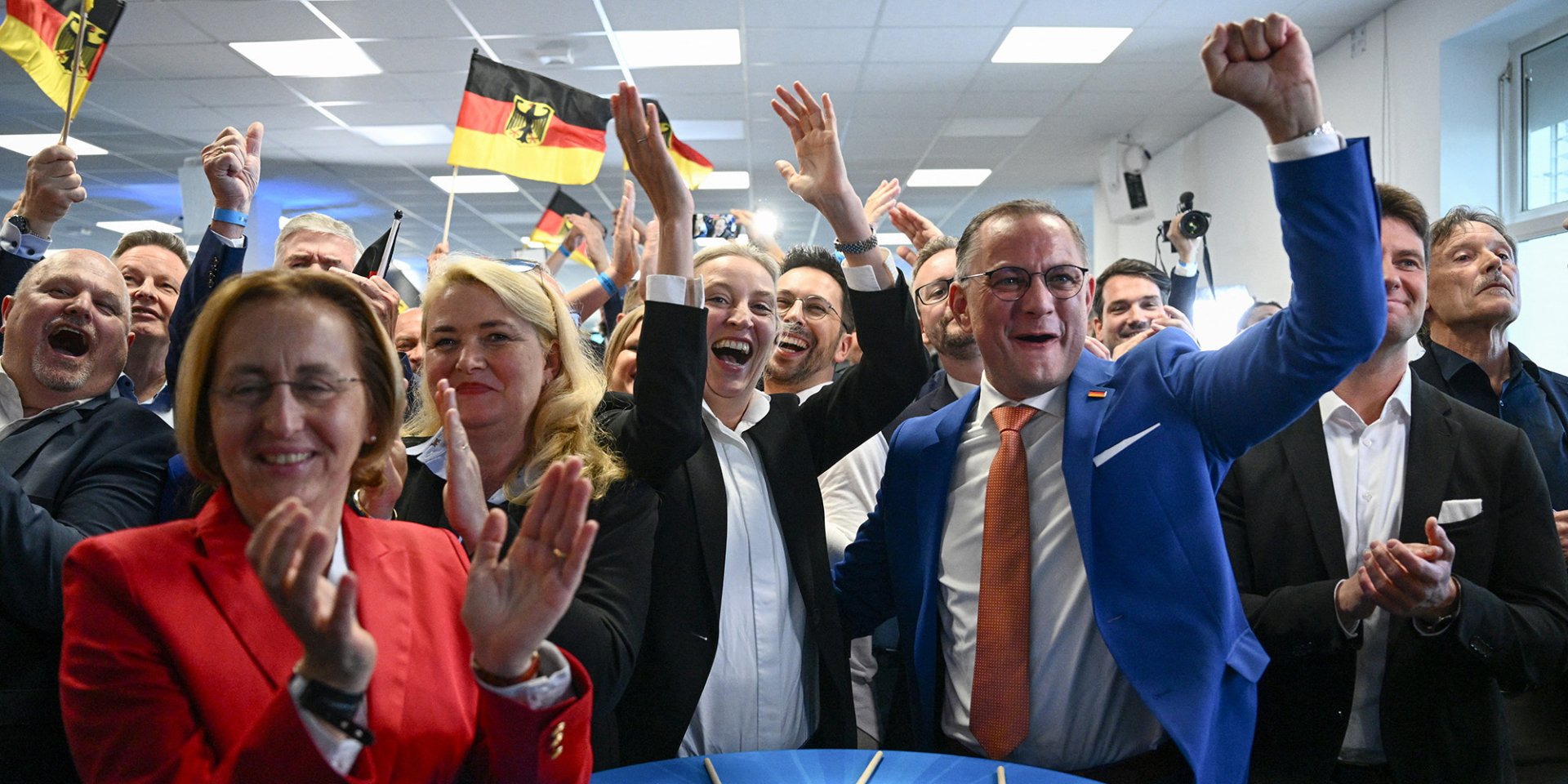 Лідери та&nbsp;члени партії Альтернатива для Німеччини (AfD) вітають перші результати виборів до Європейського парламенту, 9 червня 2024 року (Фото: REUTERS/Annegret Hilse)