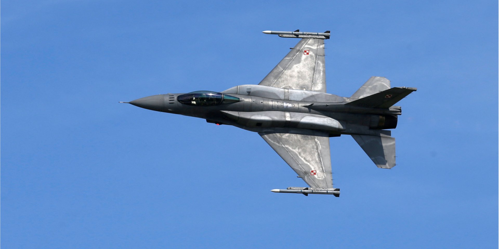 F-16 (Фото: REUTERS/Ints Kalnins)