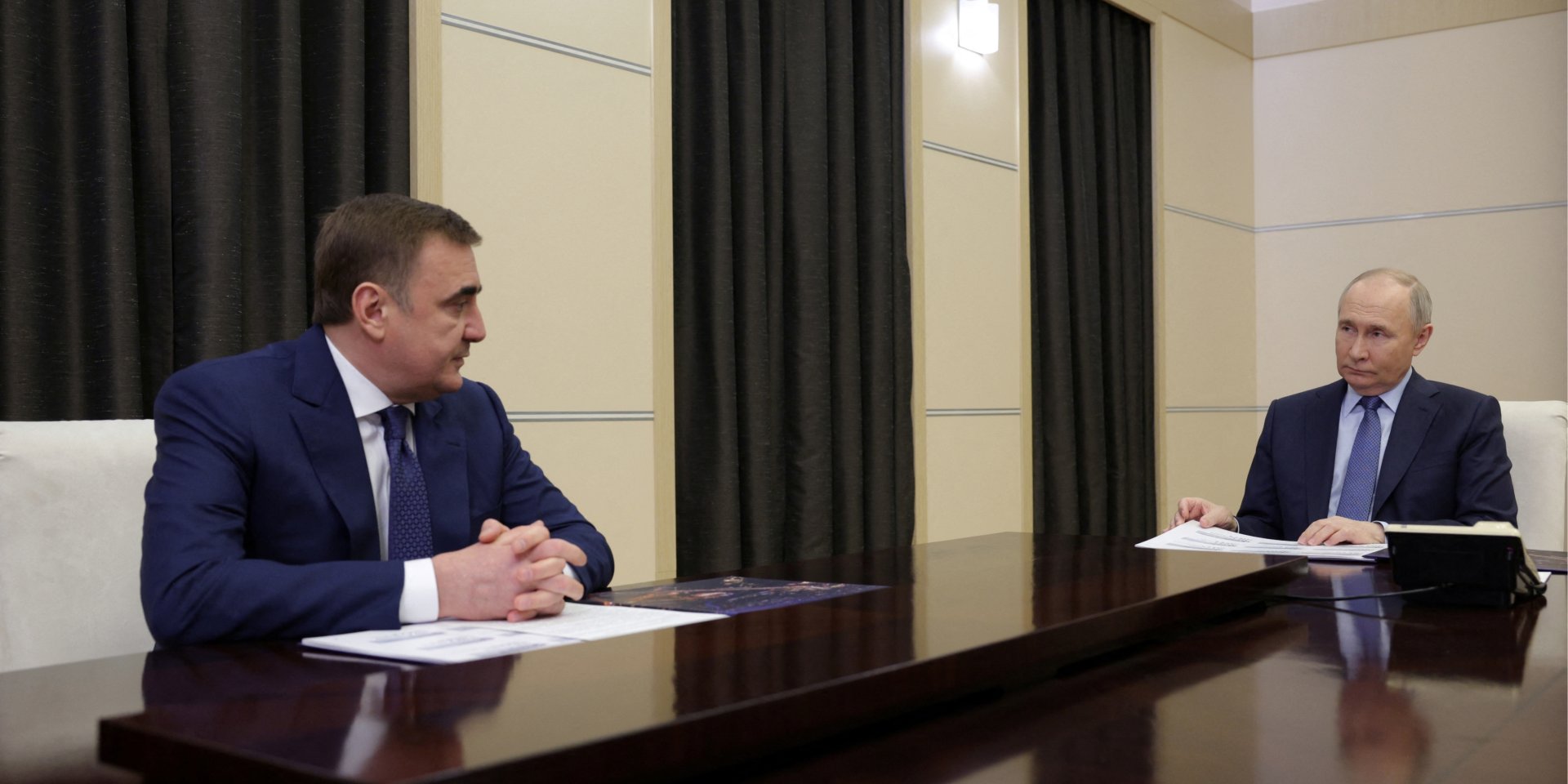 Олексій Дюмін і Володимир Путін на&nbsp;зустрічі 2 травня 2024 (Фото: Sputnik/Gavriil Grigorov/Pool via REUTERS)