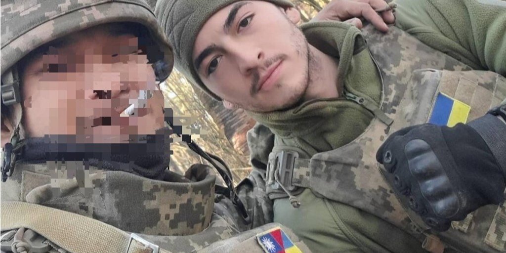 Ву&nbsp;Чжунда з&nbsp;українським побратимом (Фото: Національна асоціація начальників резерву морської піхоти Республіки Китай)