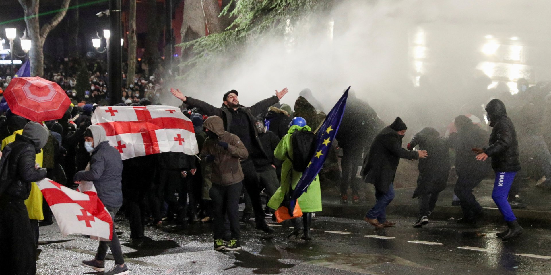 Люди протестують проти рішення уряду призупинити переговори про вступ до Європейського Союзу, Тбілісі, Грузія, 29 листопада 2024 року (Фото: REUTERS/Irakli Gedenidze)