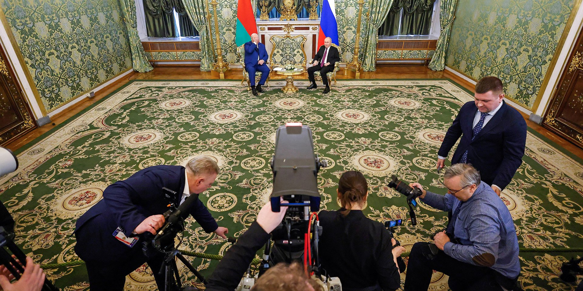 Visits by Belarusian dictator Alexander Lukashenko (background left) to Moscow are always a focal point for Russian TV. (Photo: DR)