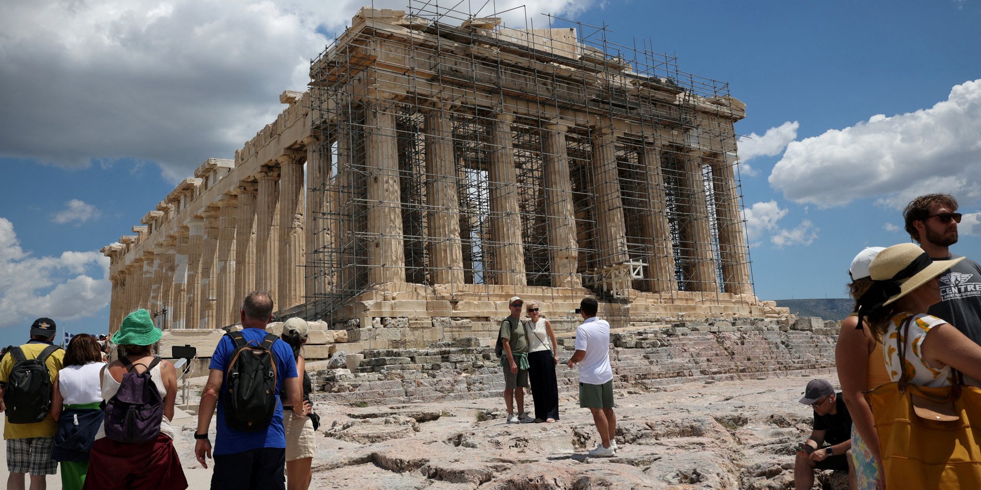 Туристы в&nbsp;Парфеноне, Афины, Греция (Фото: REUTERS)