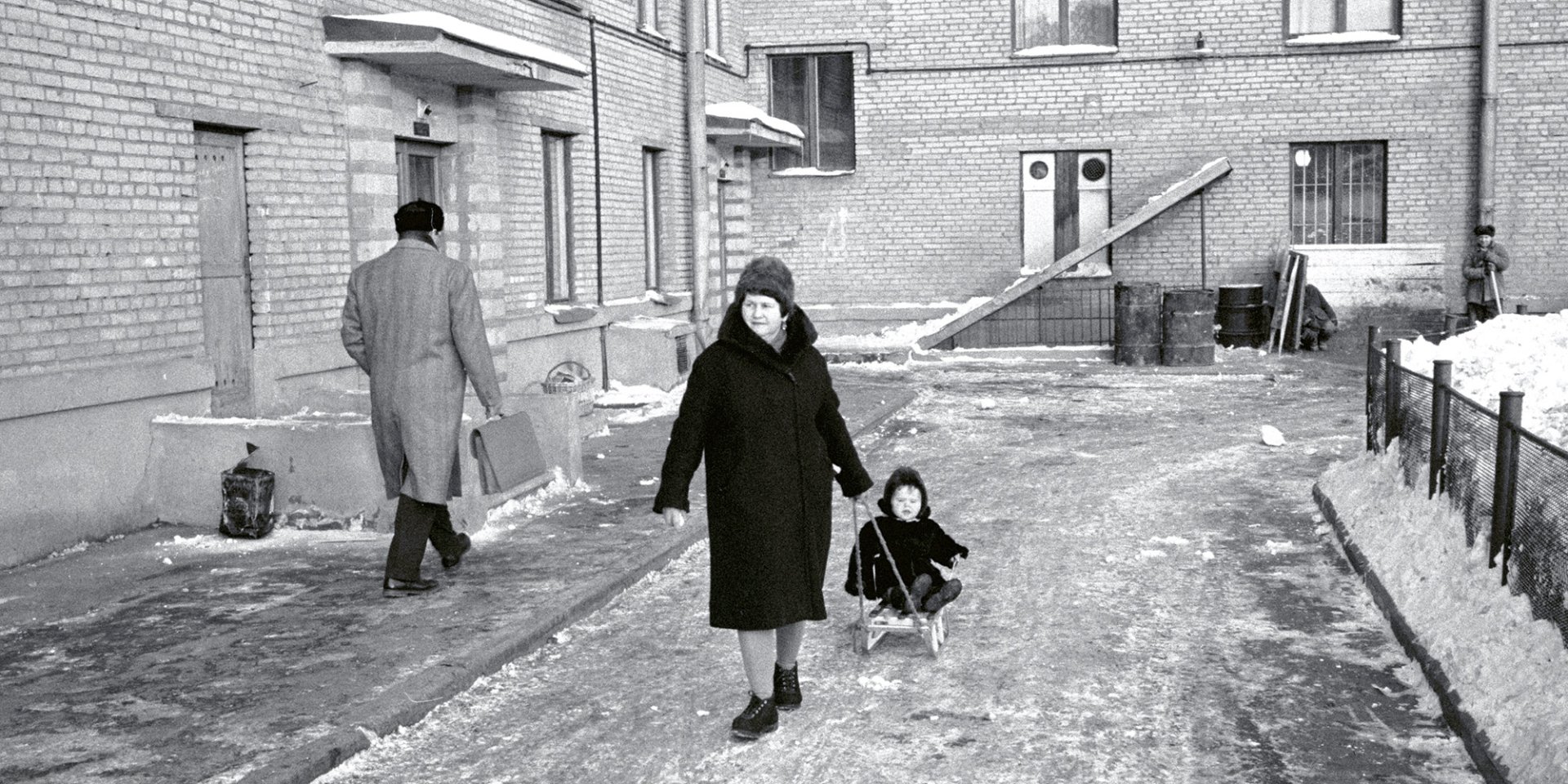 Фотографія зимового подвір'я у&nbsp;Києві, 1950-ті роки (Фото: Bettmann / Getty Images)