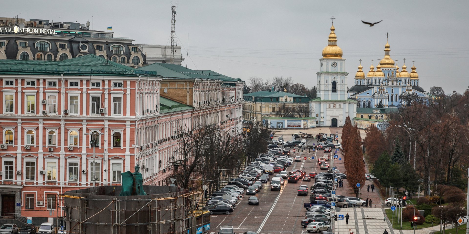 Майбутнє України мають визначати самі українці, переконаний офіційний Лондон (на&nbsp;фото центр Києва та&nbsp;вид на&nbsp;Михайлівський собор, 26 листопада 2025) (Фото: REUTERS/Alina Smutko)