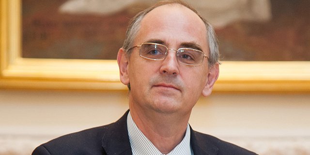 Едвард Лукас: Колись ви&nbsp;були такими модними&nbsp;— з&nbsp;веселими синьо-жовтими прапорами, фотогенічними людьми та&nbsp;дотепними мемами (Фото: georgiatoday.ge)