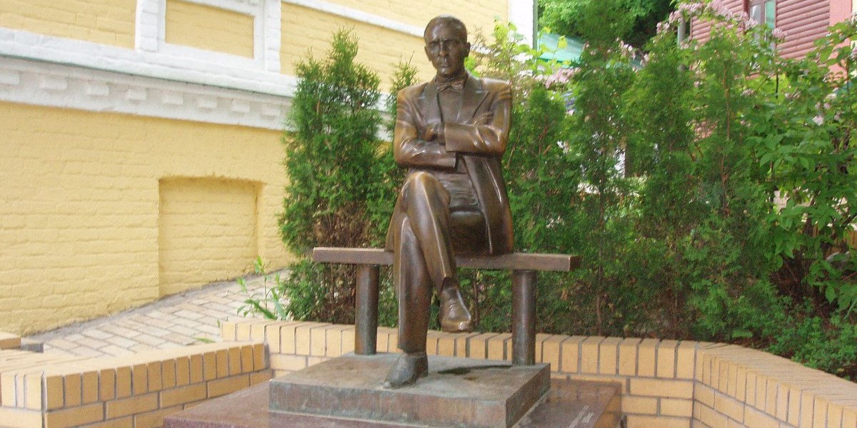 Пам’ятник Михайлу Булгакову в&nbsp;Києві (Фото: Вікіпедія)