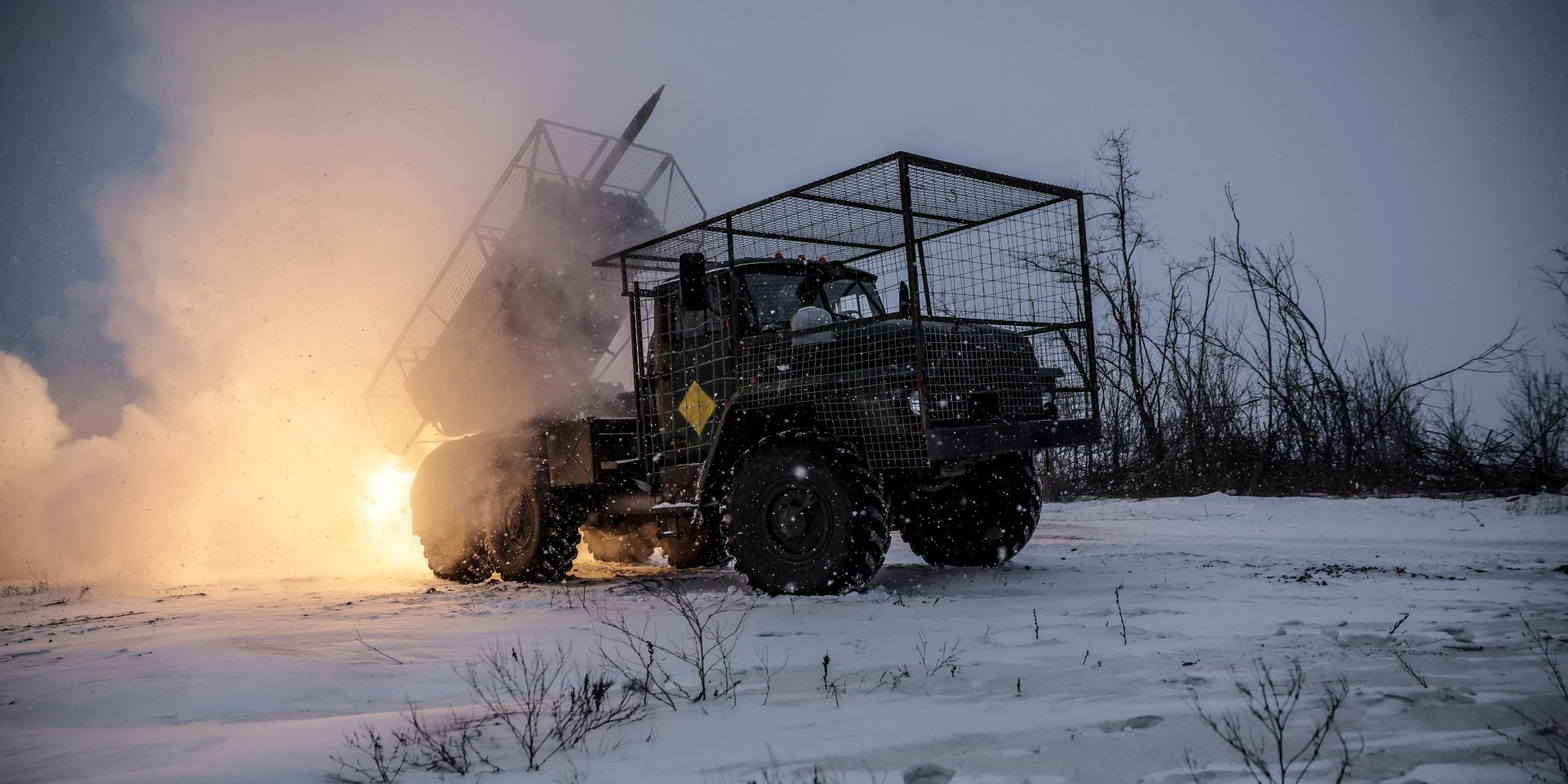 Українські військовослужбовці стріляють з&nbsp;РСЗВ Град по&nbsp;російських військах поблизу прифронтового міста Часів Яр (Фото: Oleg Petrasiuk/Press Service of&nbsp;the 24th King Danylo Separate Mechanized Brigade/Handout via REUTERS)