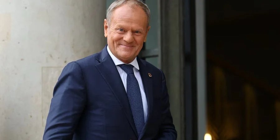Прем'єр-міністр Польщі Дональд Туск доручив розслідувати історичні злочини, вчинені в&nbsp;радянський період (Фото: REUTERS/Sarah Meyssonnier)