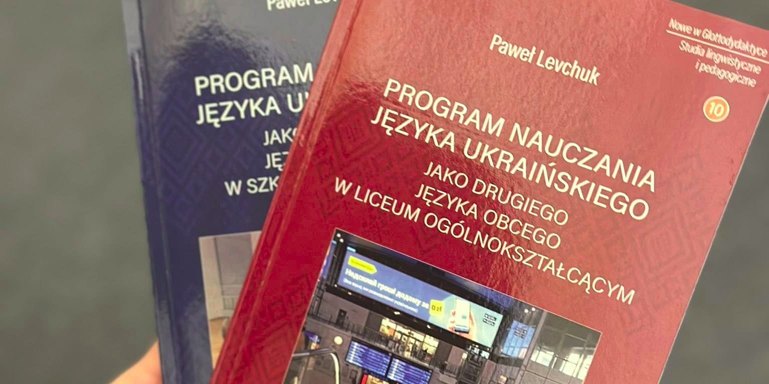 Написані Павлом Левчуком шкільні підручники з&nbsp;вивчення української мови як&nbsp;другої іноземної (Фото: Konsulat Generalny Ukrainy w&nbsp;Lublinie via Facebook)