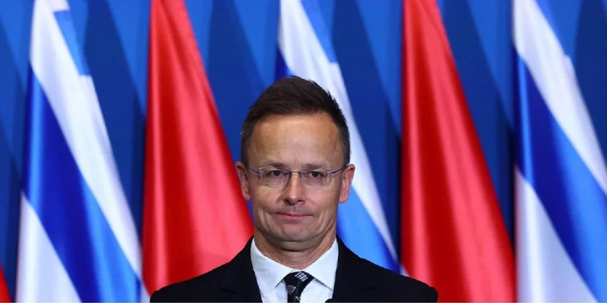 Міністр закордонних справ Угорщини Петер Сійярто визнав, що&nbsp;регулярно спілкувався з&nbsp;російським колегою (Фото: REUTERS/Bernadett Szabo)